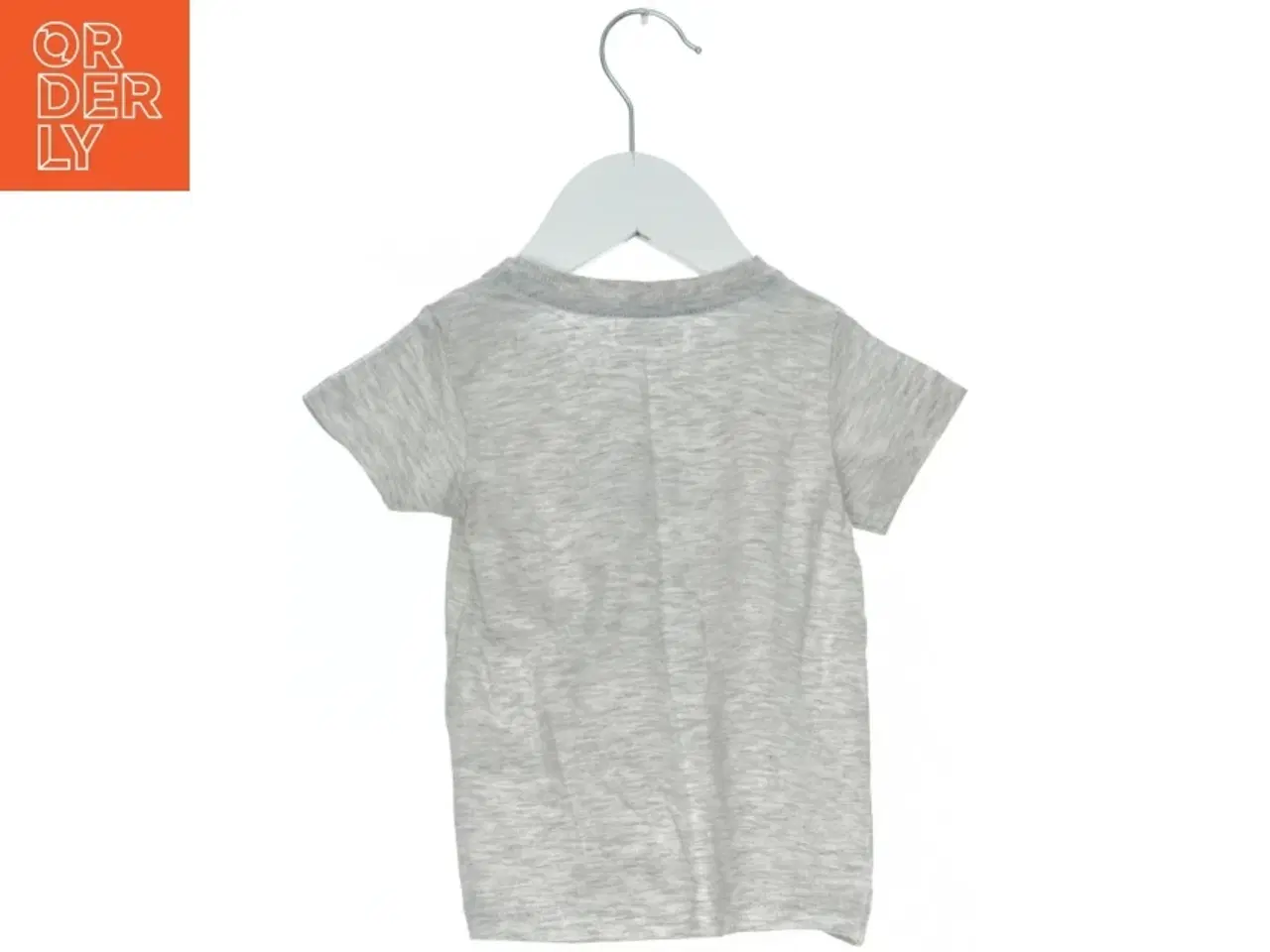 Billede 2 - T-shirt med hval-motiv (str. 80)