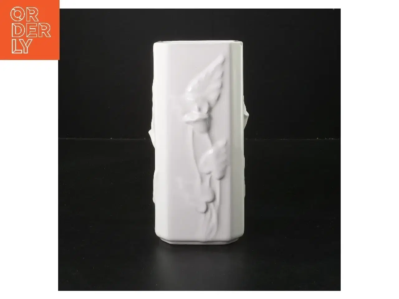 Billede 1 - Hvid porcelænsvase fra Loucarte (str. 18,5x8 cm)