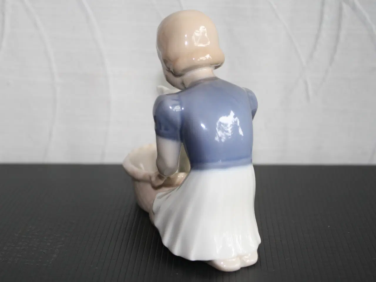 Billede 7 - Pige med kat, Figur fra Bing & Grøndahl