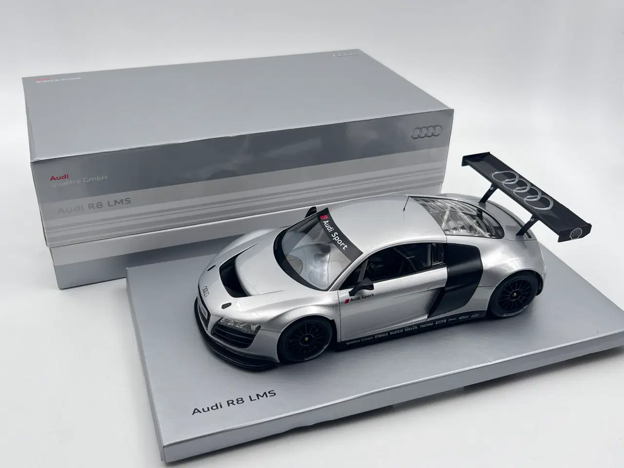 Billede 10 - 2009 Audi R8 LMS GT3 Presentation 1:18 
