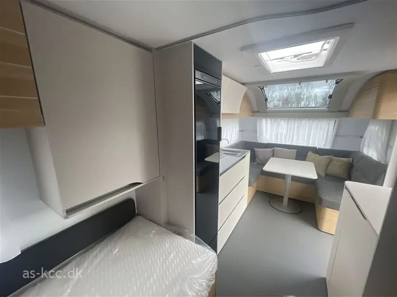 Billede 10 - 2024 - Adria Adora 572 UT   Adria Adora 572 UT Kampagnevogn årgang 2024 med enkeltsenge 4 sovepladser, 5 siddepladser