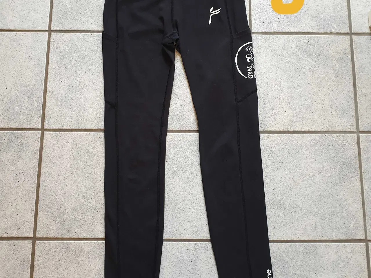 Billede 4 - Blande træningstøj str S-M 