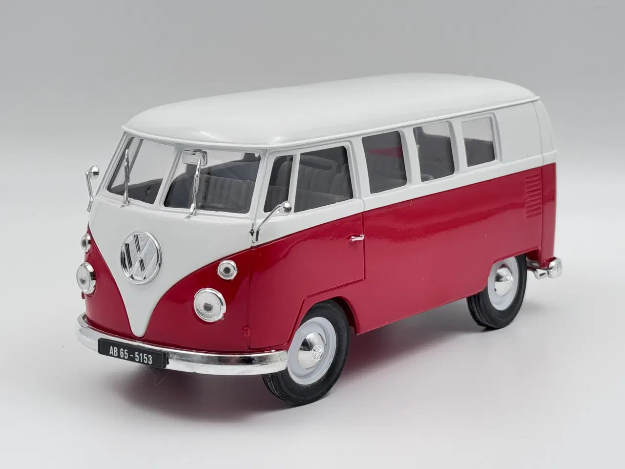 Billede 2 - 1966 VW T1 Combi Splitbus 1:18  