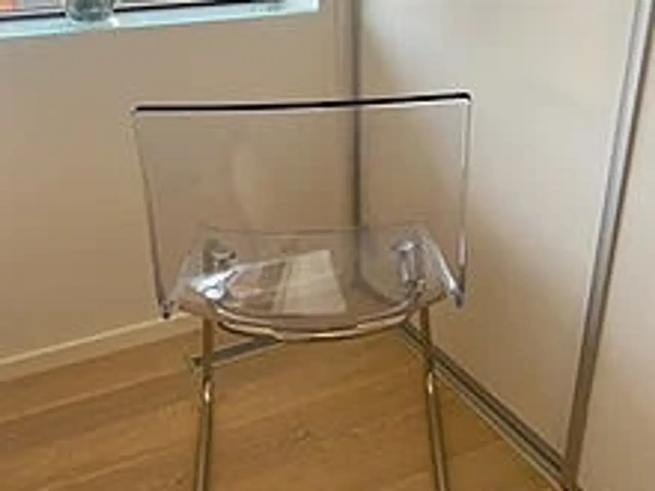 Billede 6 - Stol i transparent plast IKEA