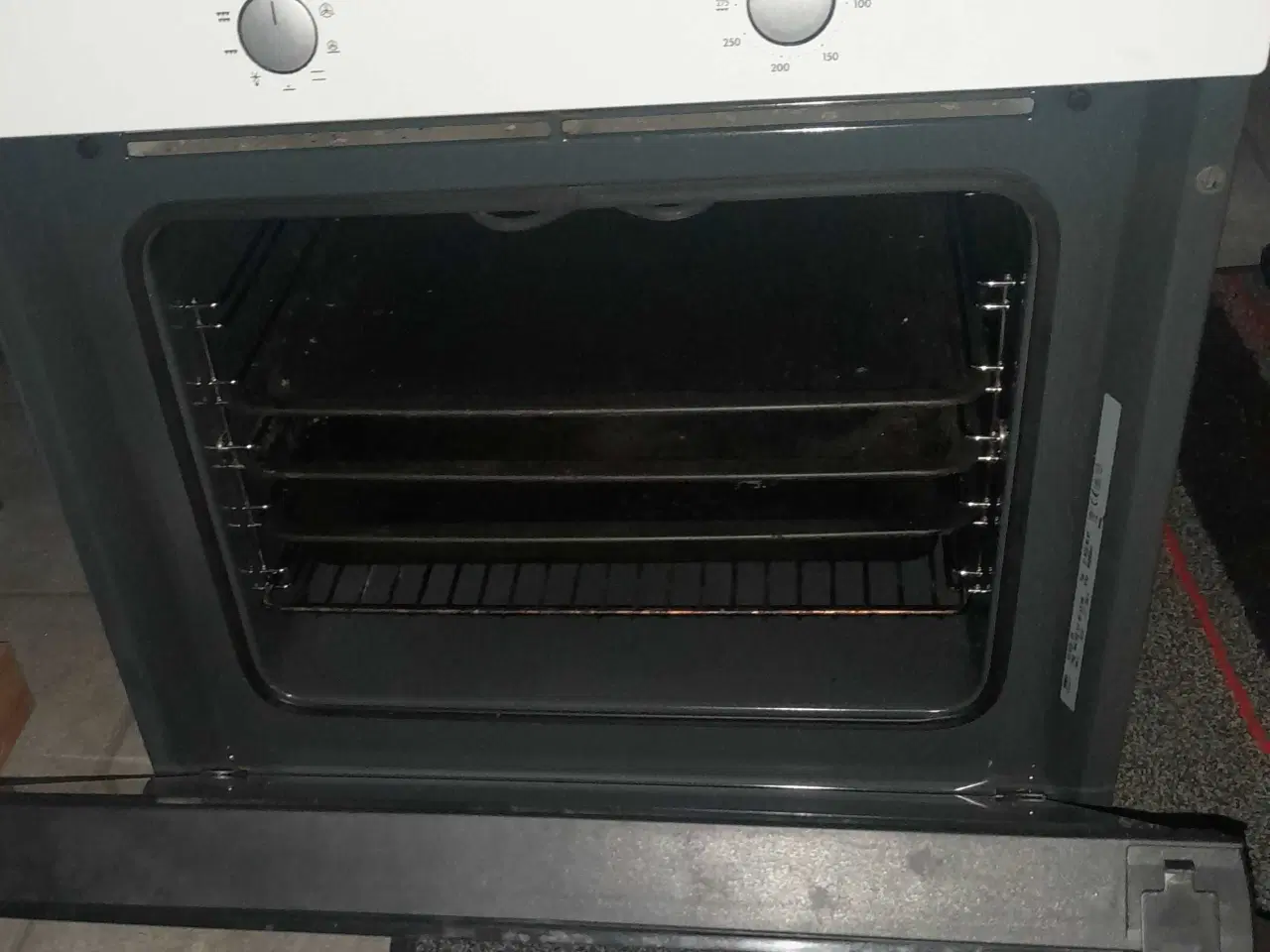 Billede 3 - Indbygnings-ovn og kogeplader.