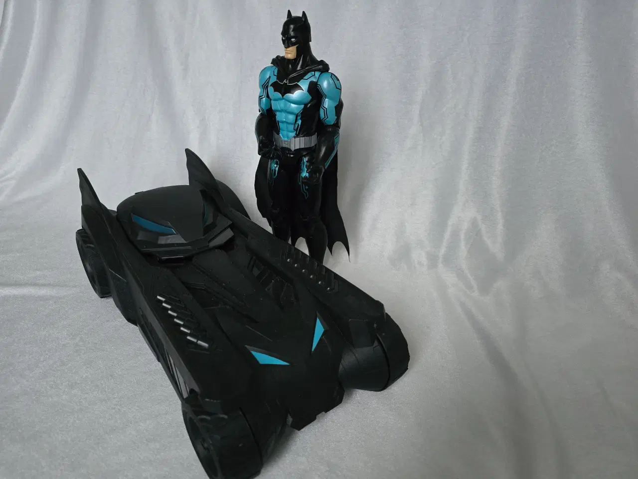 Billede 3 - Stor Batman figur med batmobilen