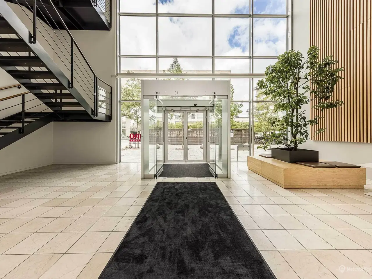 Billede 4 - Åbent kontormiljø med adgang til fælles kantine. møderum og tagterrasse centralt i Ørestad
