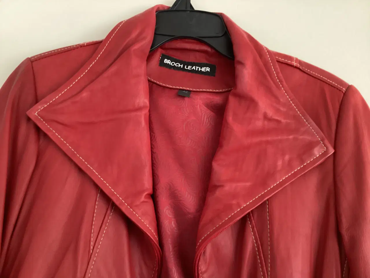 Billede 1 - Rød skindjakke