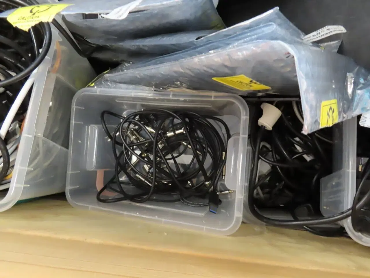 Billede 10 - Palle med rester fra TC ELECTRONIC
