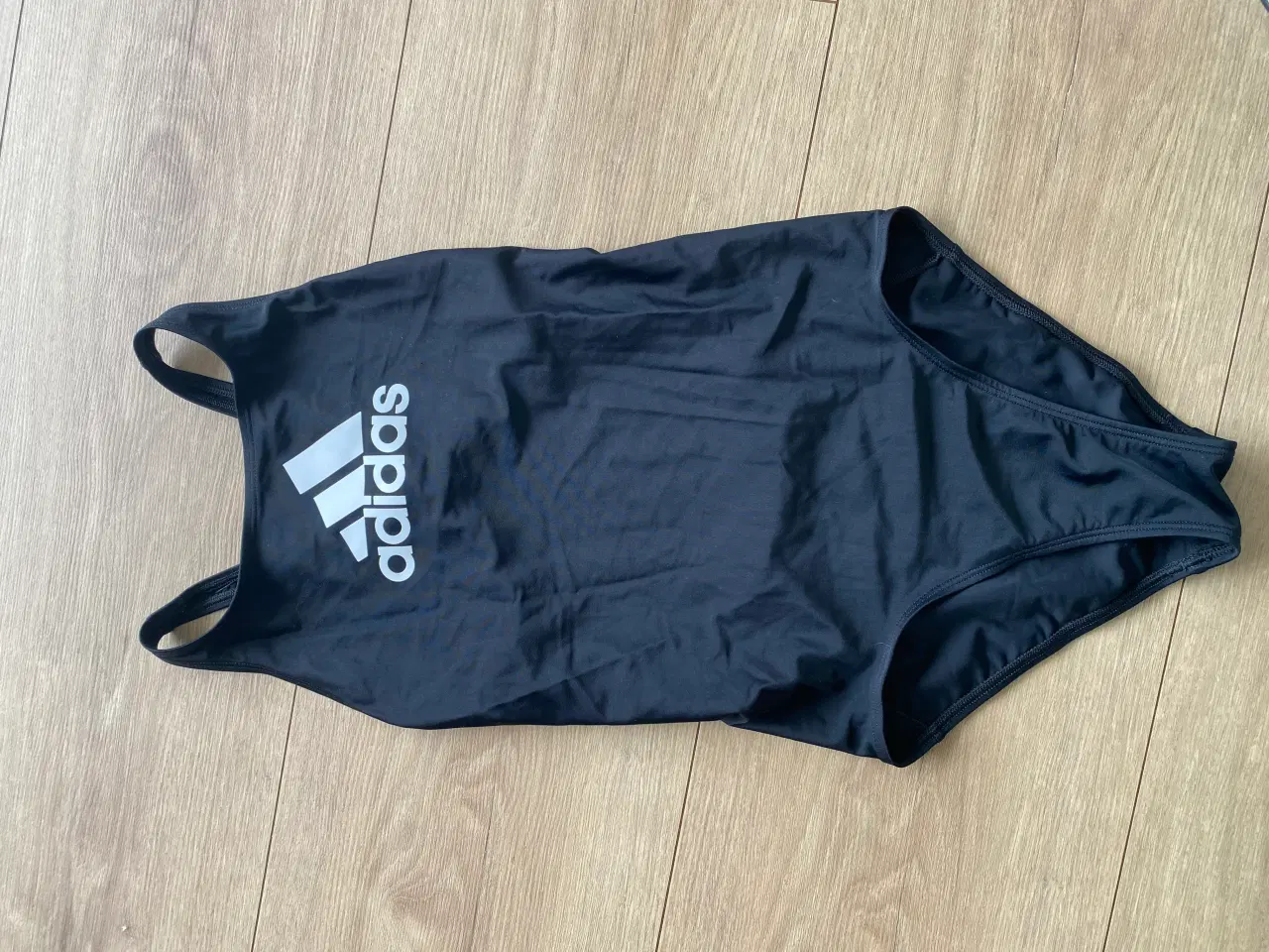 Billede 1 - Adidas badedragt str 158