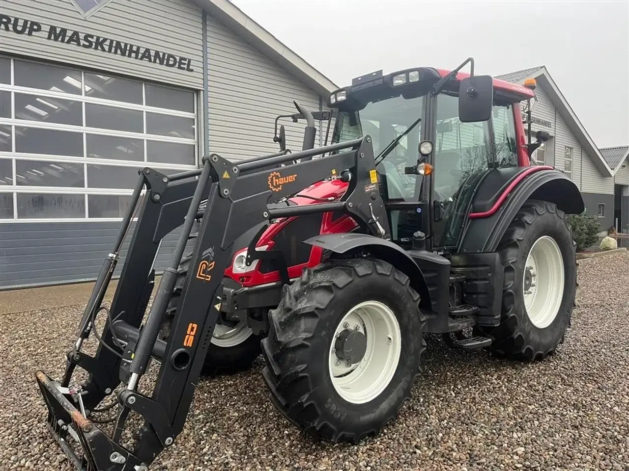 Billede 21 - Valtra N103 HiTech med krybegear og fuldhydraulisk frontlæsser på med Euro skifte samt 3die funktion