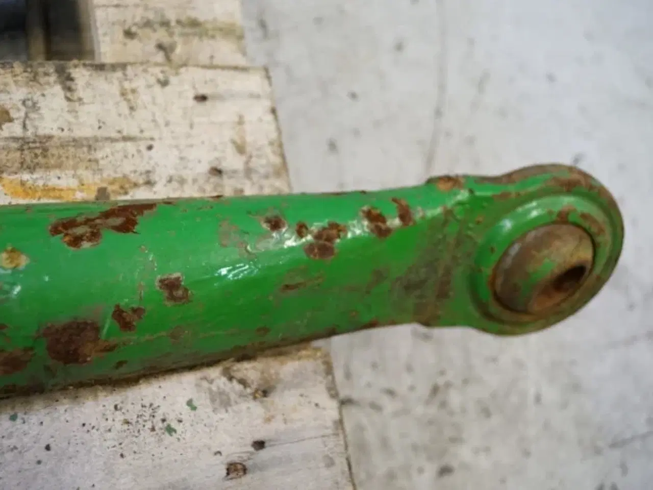 Billede 10 - John Deere 4040 R.H. Liftarm AR80666