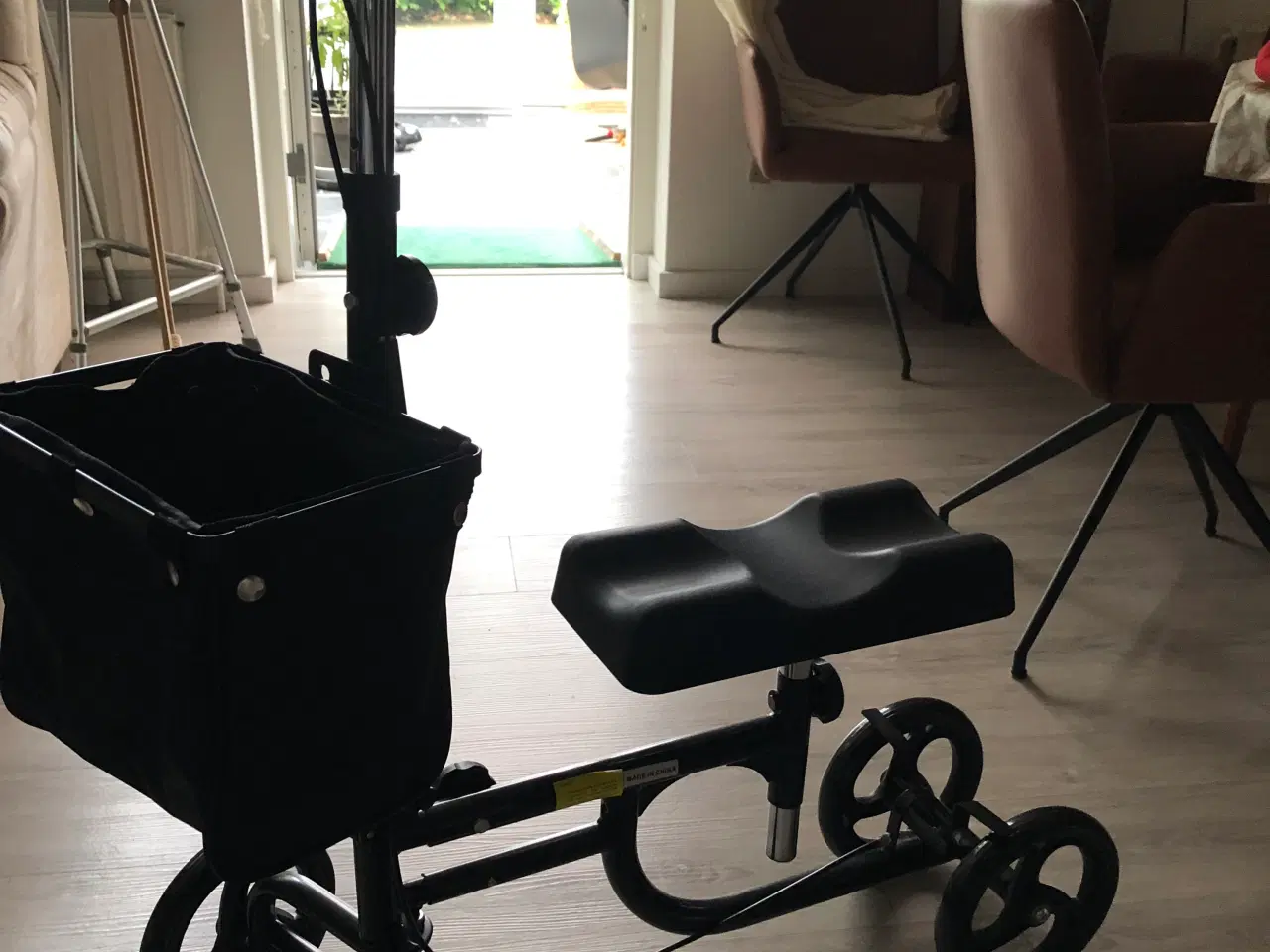 Billede 1 - Knærollator, kun brugt i to måneder.