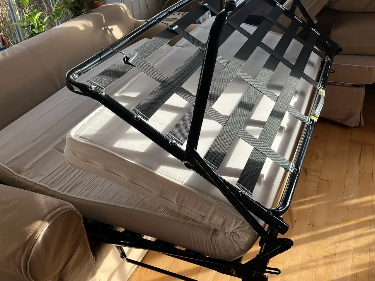 Billede 3 - Flot og gedigen sovesofa