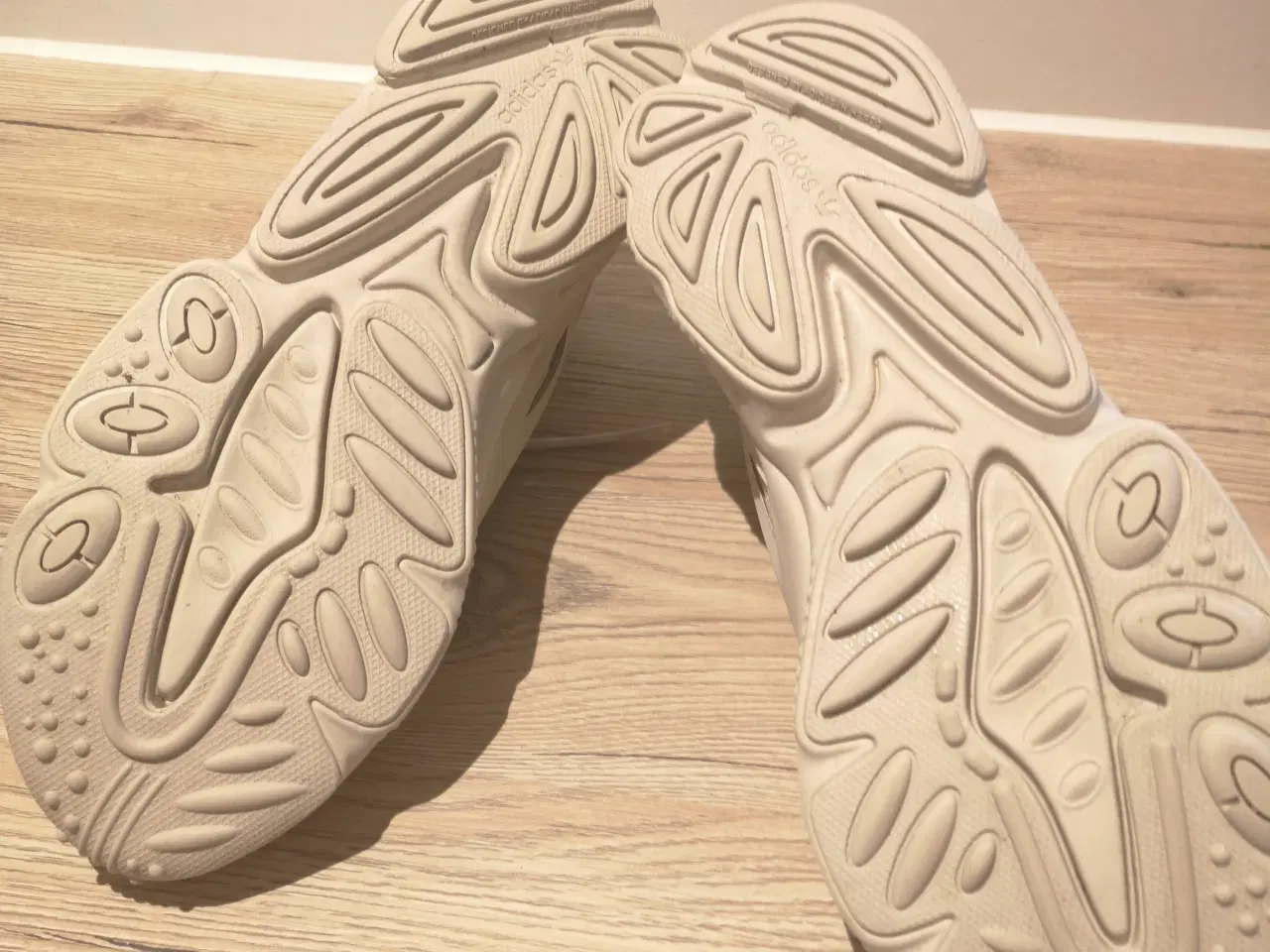 Billede 2 - Gode Adidas sneakers, str. 44 2/3