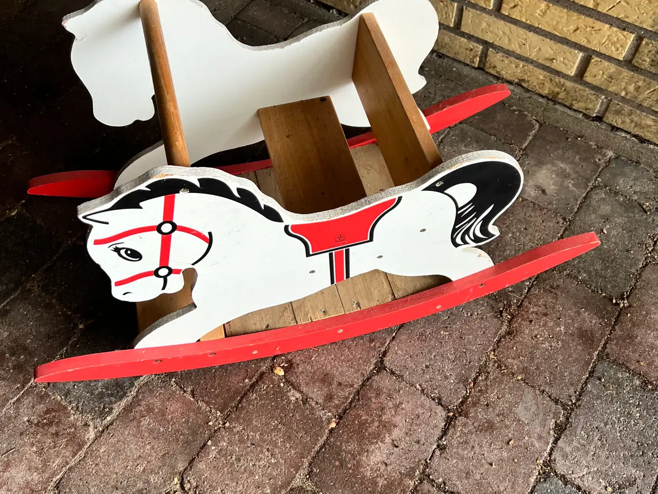 Billede 1 - Gyngehest i træ ældre model