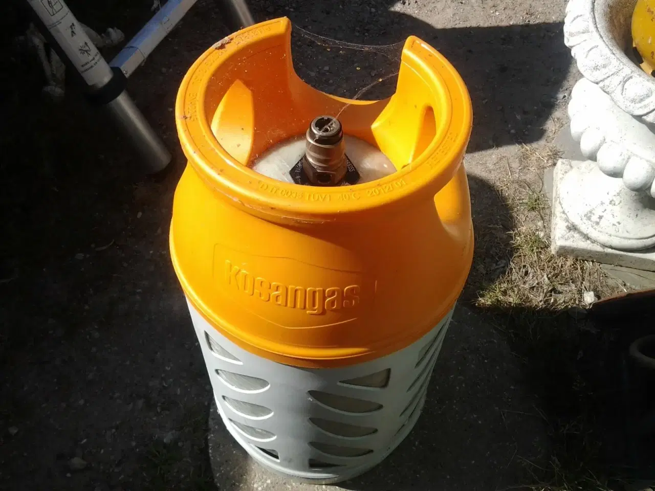 Billede 2 - Gasflaske med gas plomberet.