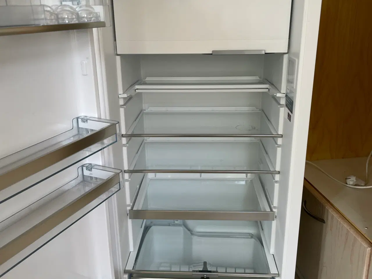Billede 1 - Køleskab integrerbar med frostboks