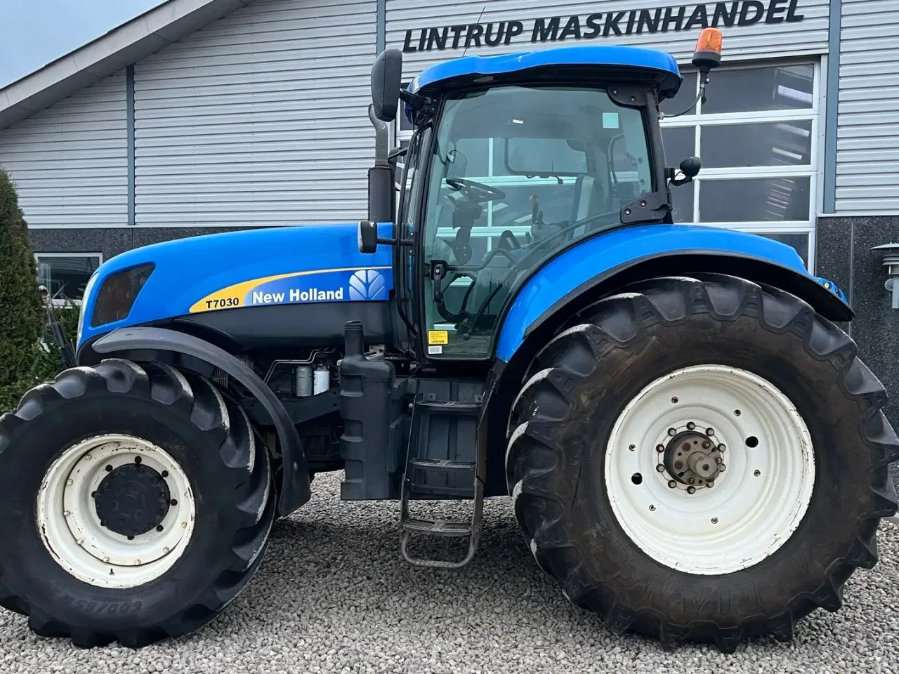 Billede 10 - New Holland T7030 Med frontlift og frontPTO