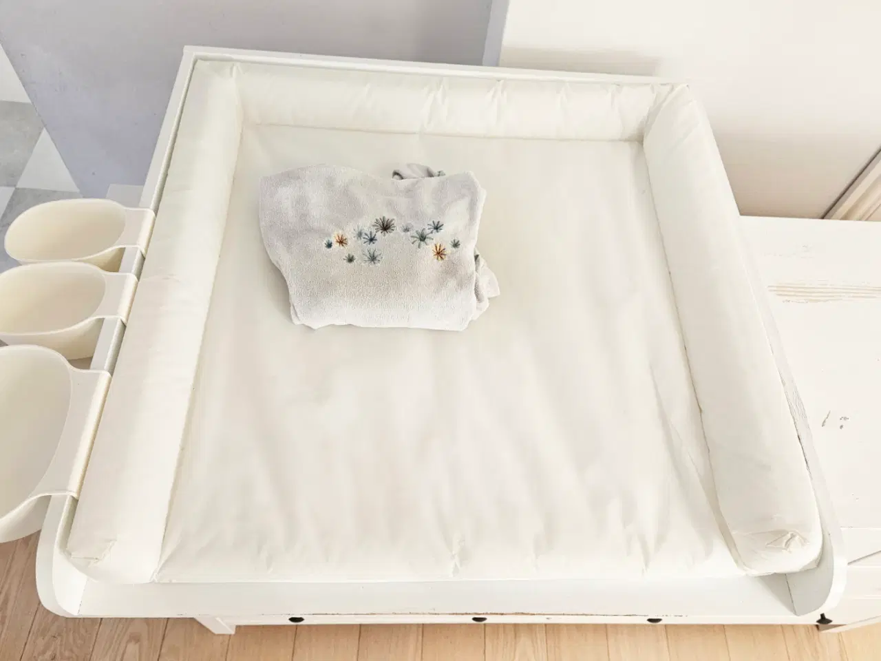 Billede 5 - Hemnes-kommode fra Ikea med 8 skuffer & pusleplads