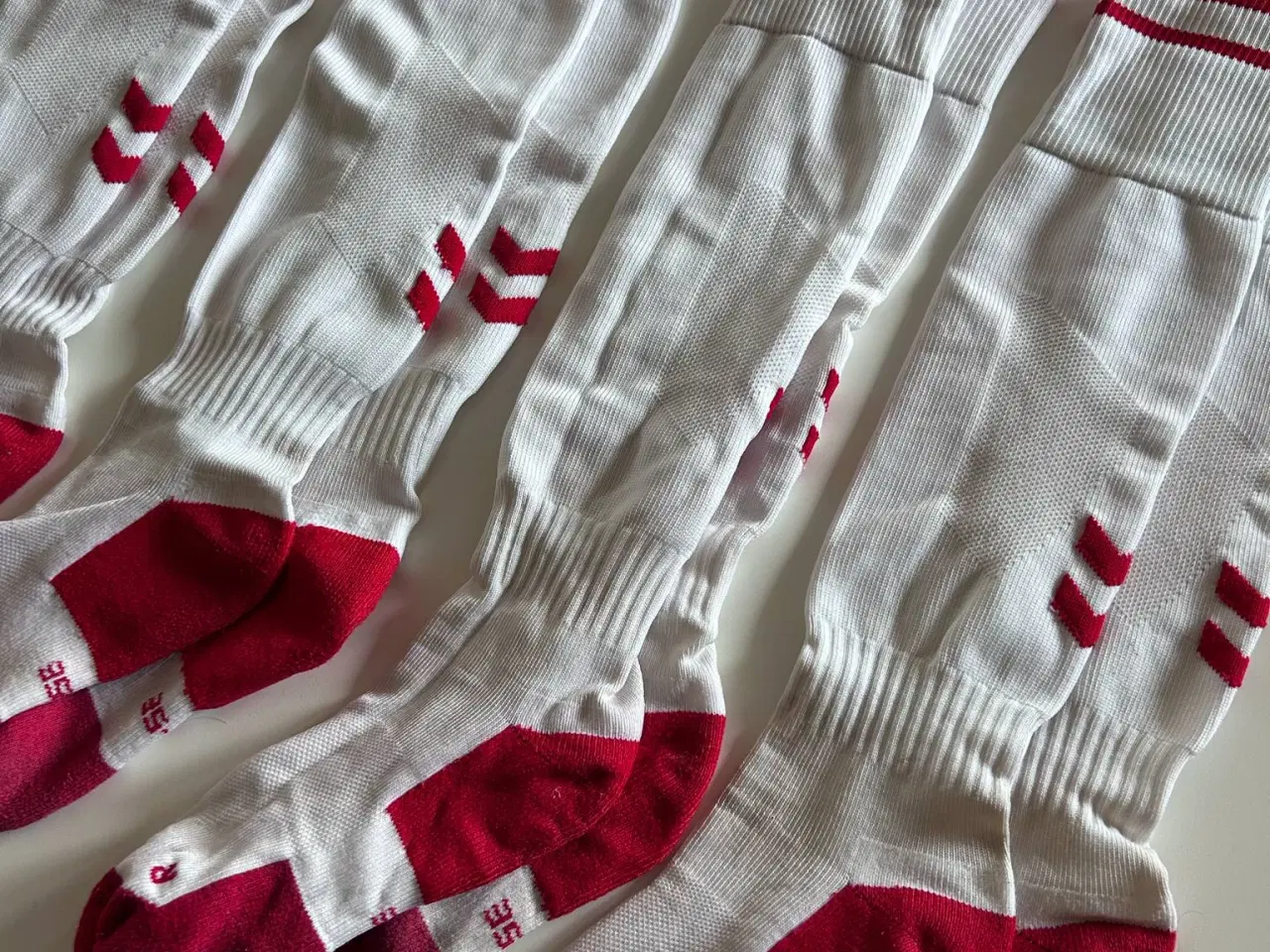 Billede 2 - hummel Element fodboldstrømper, str. 35-38 - 4 par