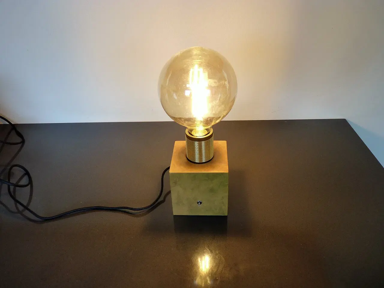 Billede 1 - Bordlampe med stor LED pære fra Lightning