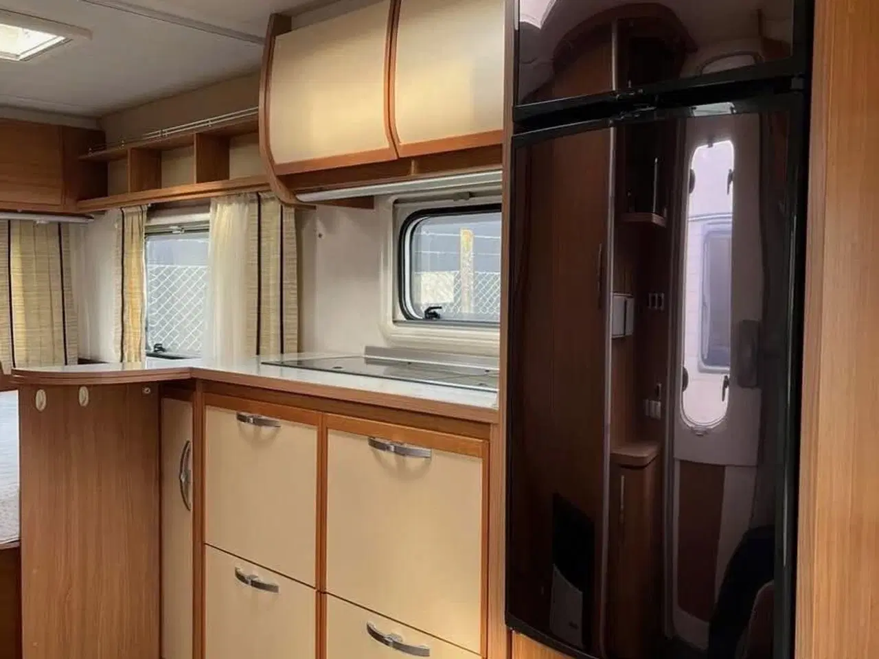 Billede 5 - Campingvogn med fortelt og alt service 