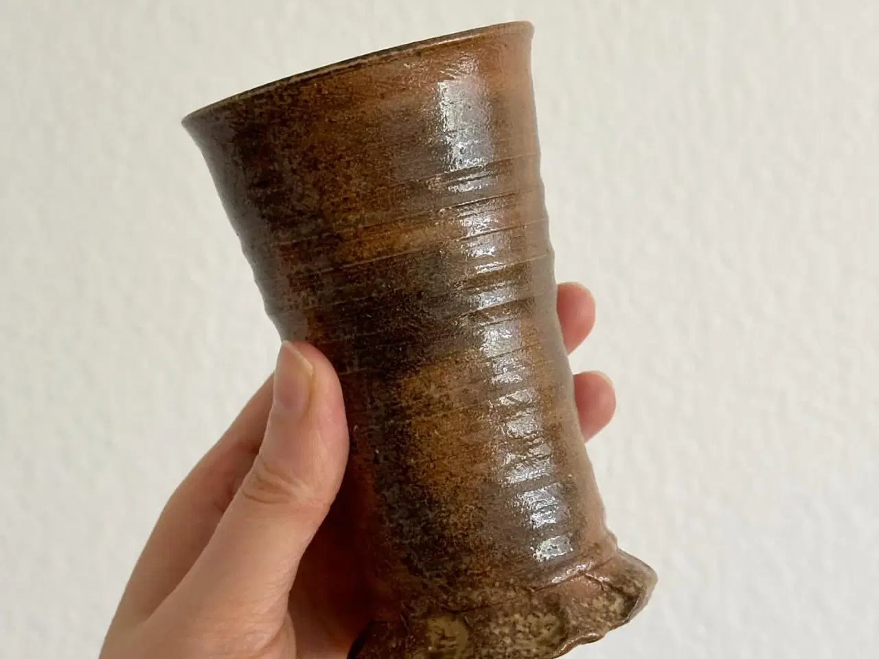 Billede 1 - Keramikbæger, brun glasur, sign. 98