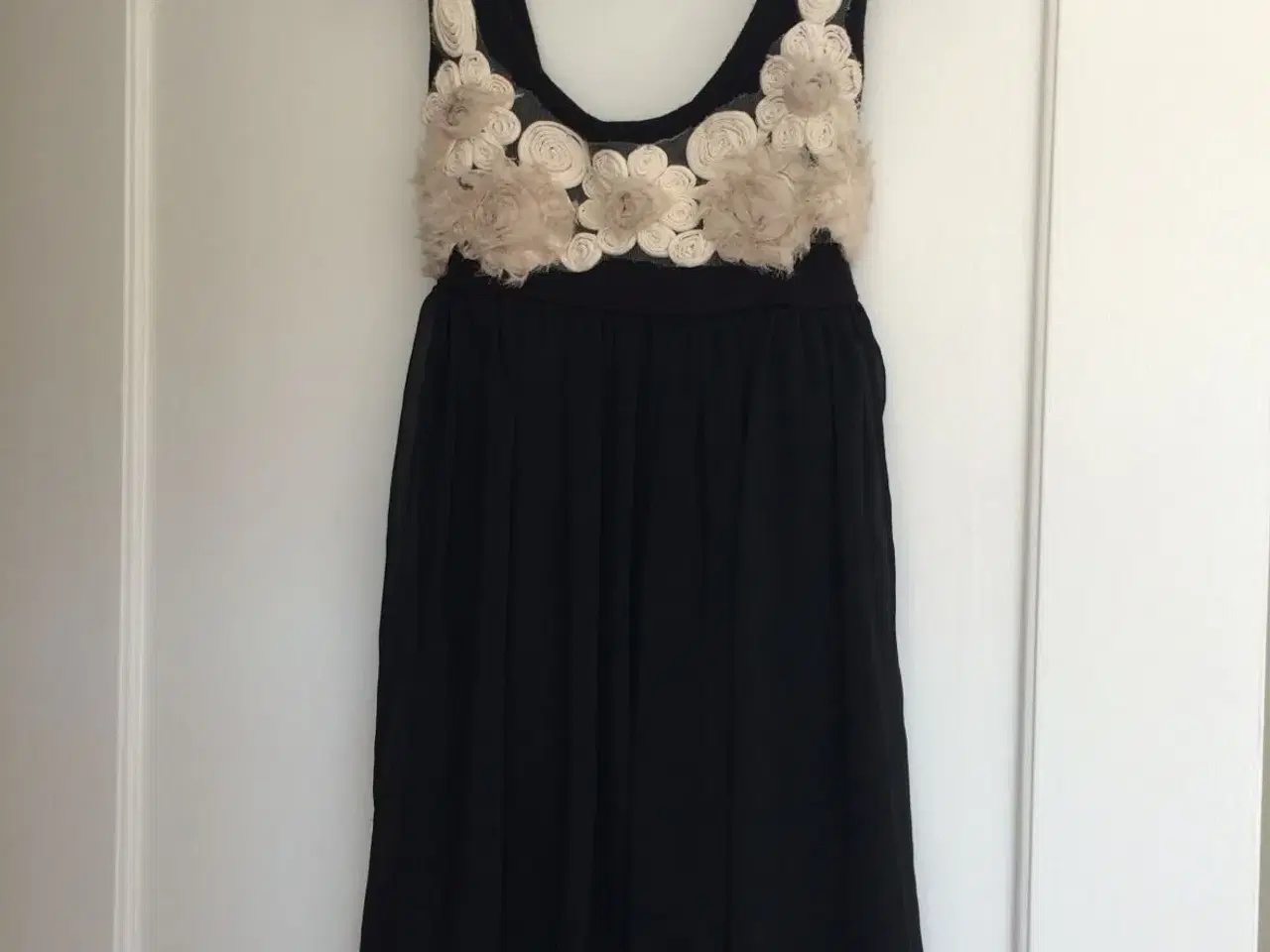Billede 1 - Smuk kjole sælges