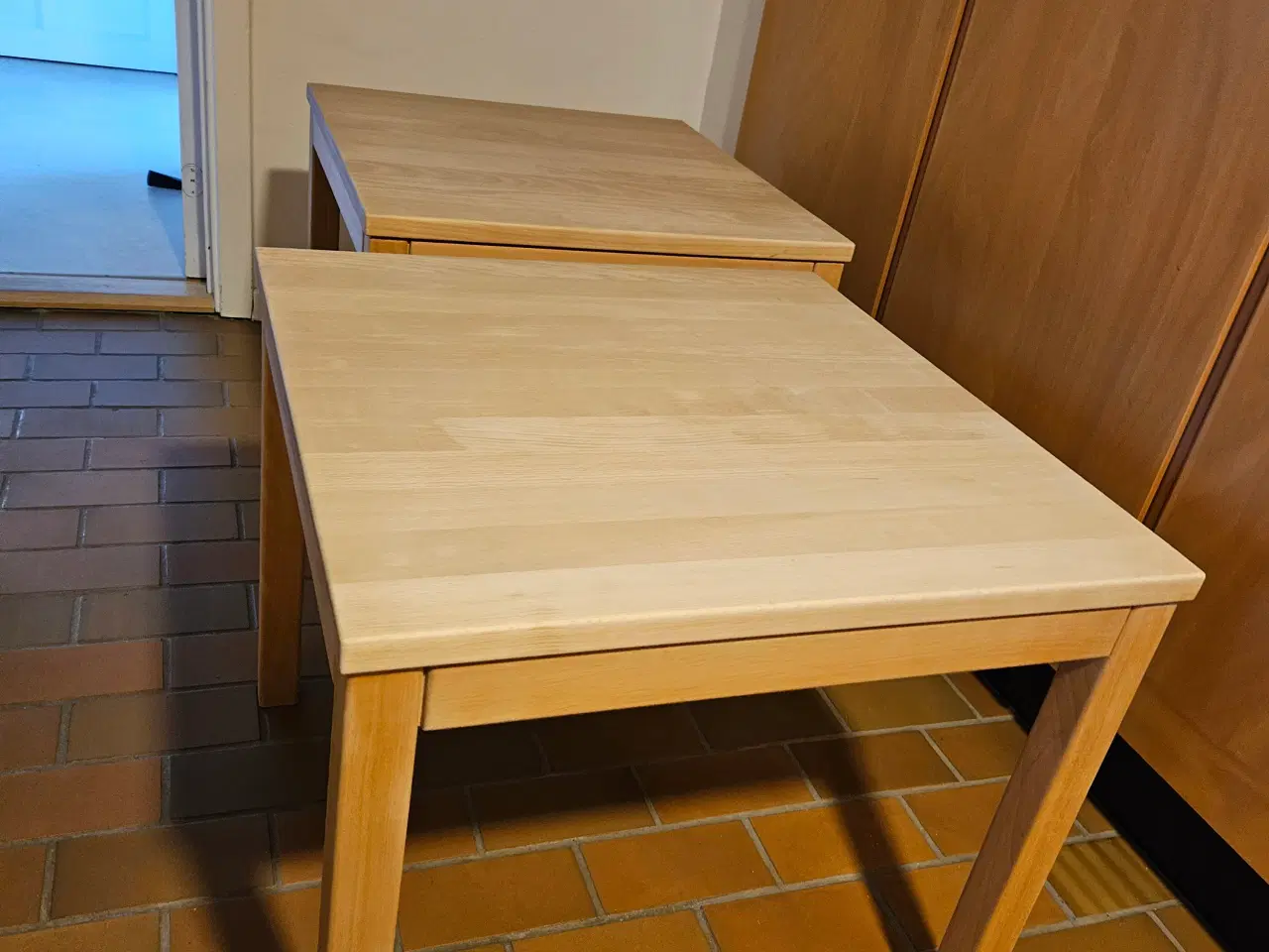 Billede 1 - 2 mindre sofaborde i sæbehandlet bøg