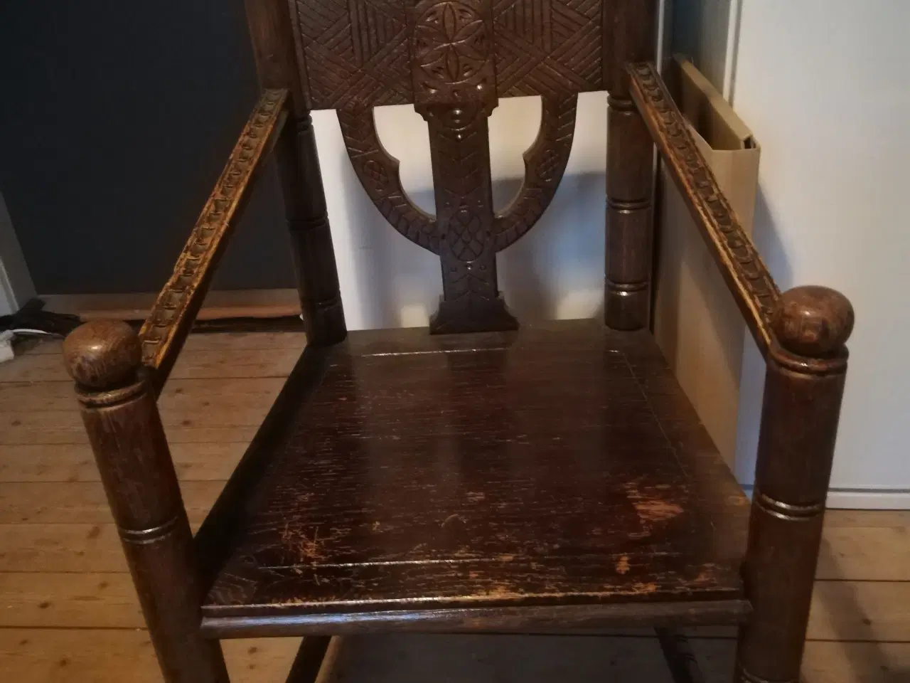 Billede 1 - Gl rå stol