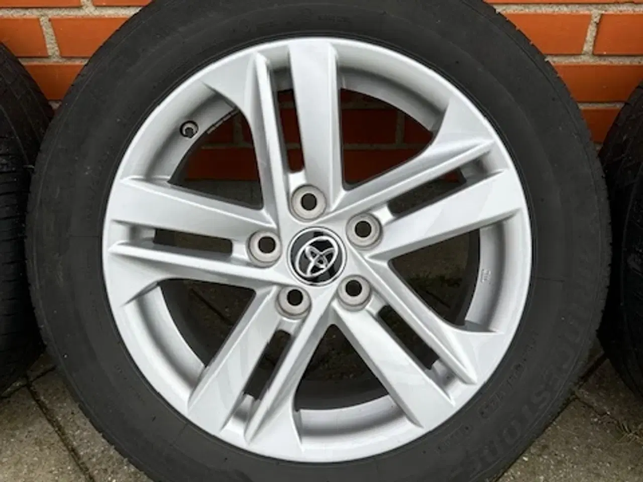 Billede 4 - Originale Toyota Corolla alu-fælge 16" (2024)