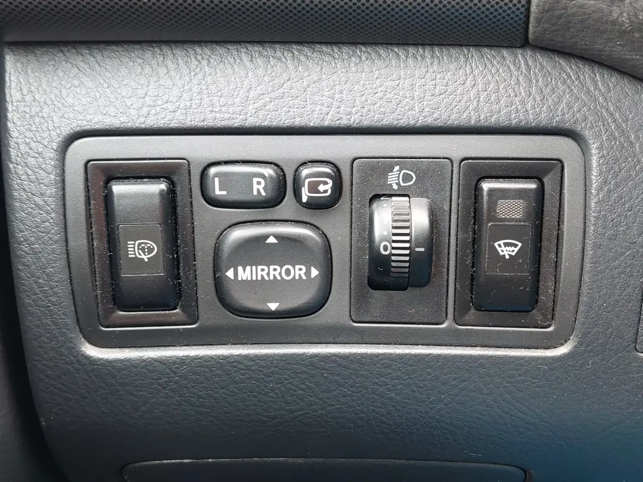 Billede 12 - NYSYNET TOYOTA AVENSIS 1,8 STW MED TRÆK