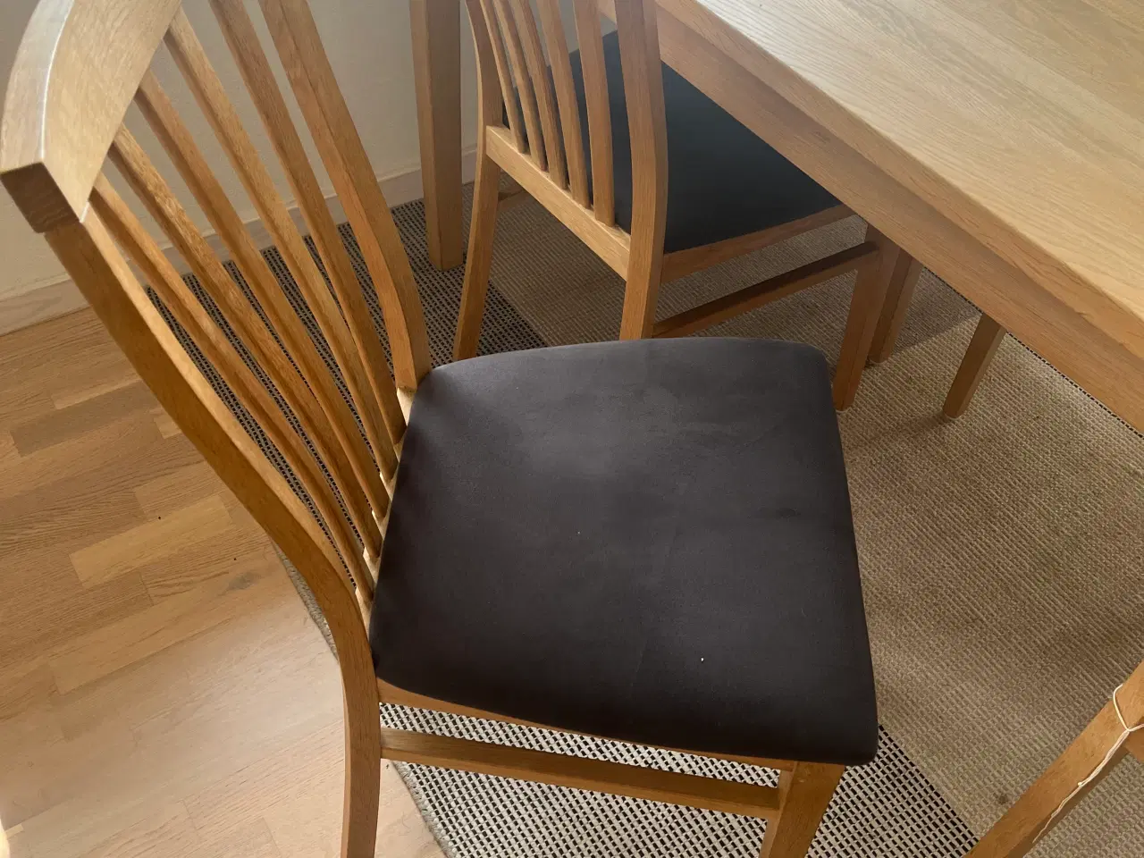 Billede 5 - Spisebord med stole 