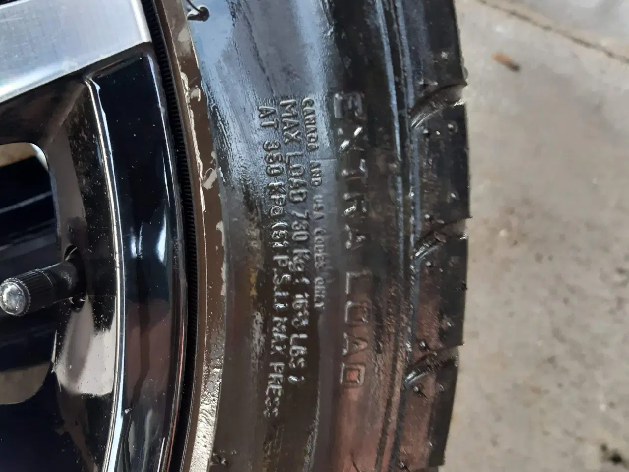 Billede 3 - Momo alufælge med dæk