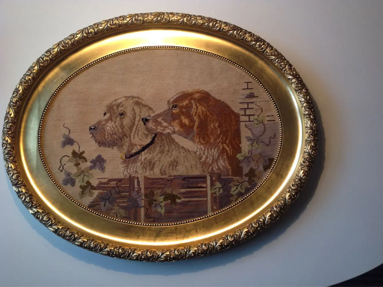Billede 2 - Guldbelagt ramme med hunde i stramaj