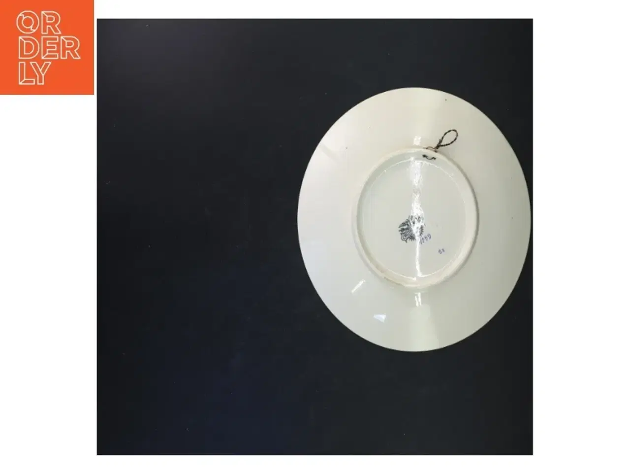 Billede 3 - Dekorativt porcelænstallerken med landskab (str. 26 cm)