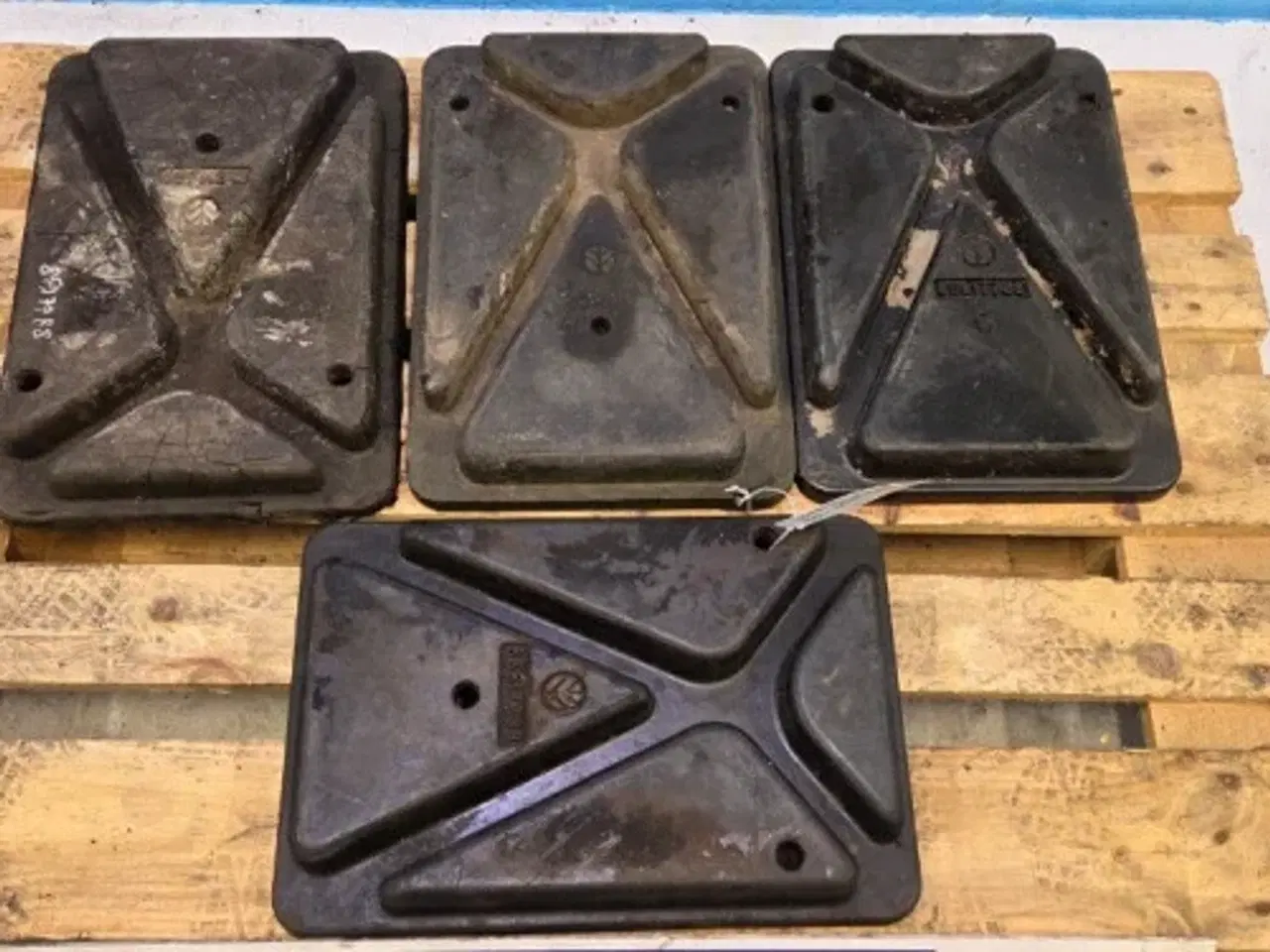 Billede 2 - New Holland B100B Gummiklods 85817788  4Stk