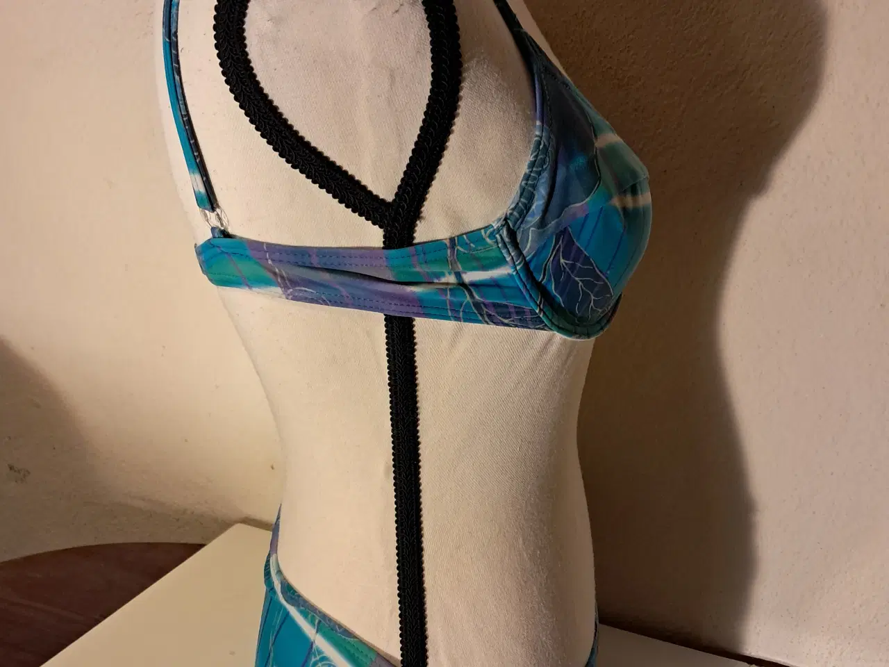 Billede 4 - AQUA str. 38 bikinisæt