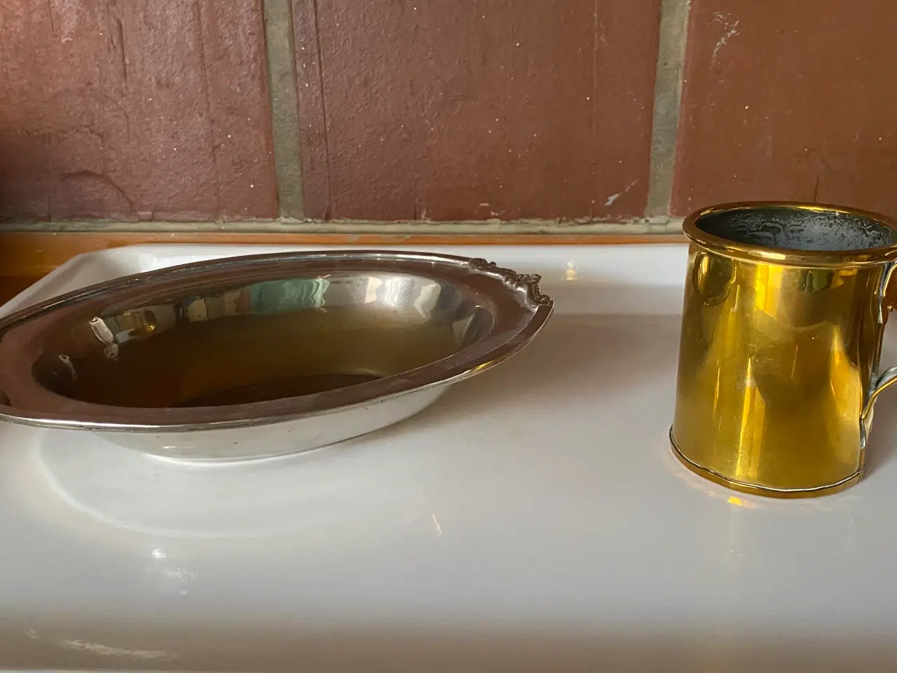 Billede 1 - Sølvfad og mindre messing kande med hank, kr. 40,-