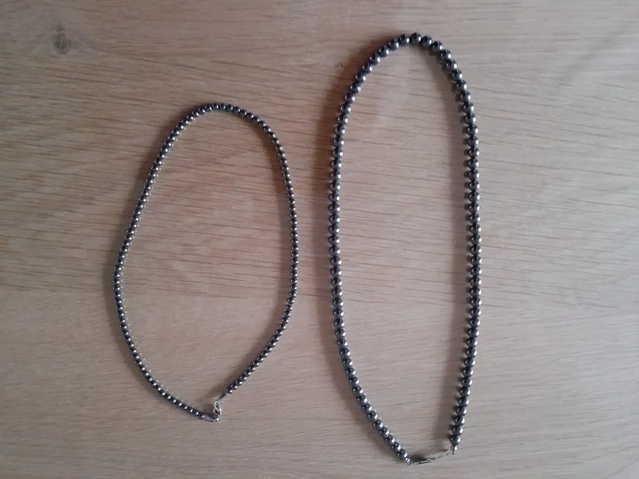 Billede 1 - Kæde  med perler.