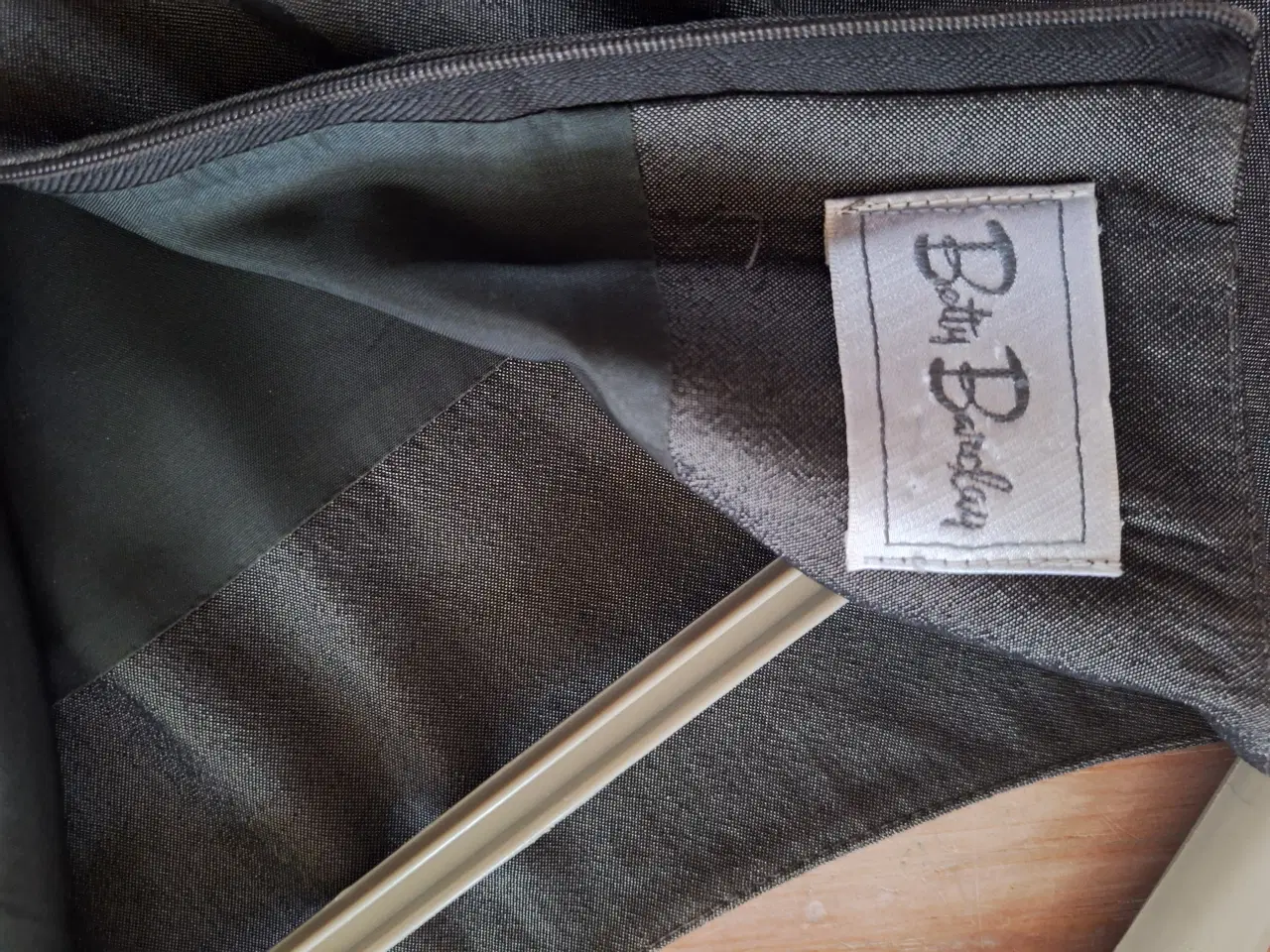 Billede 3 - Elegant kjole og frakkesæt