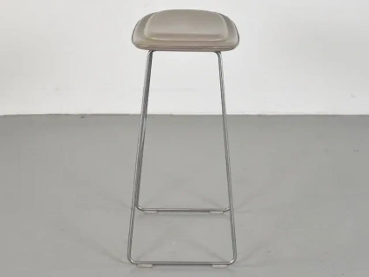 Billede 2 - Cappellini barstol med beige-malet læder på sædet, høj model 2. sortering
