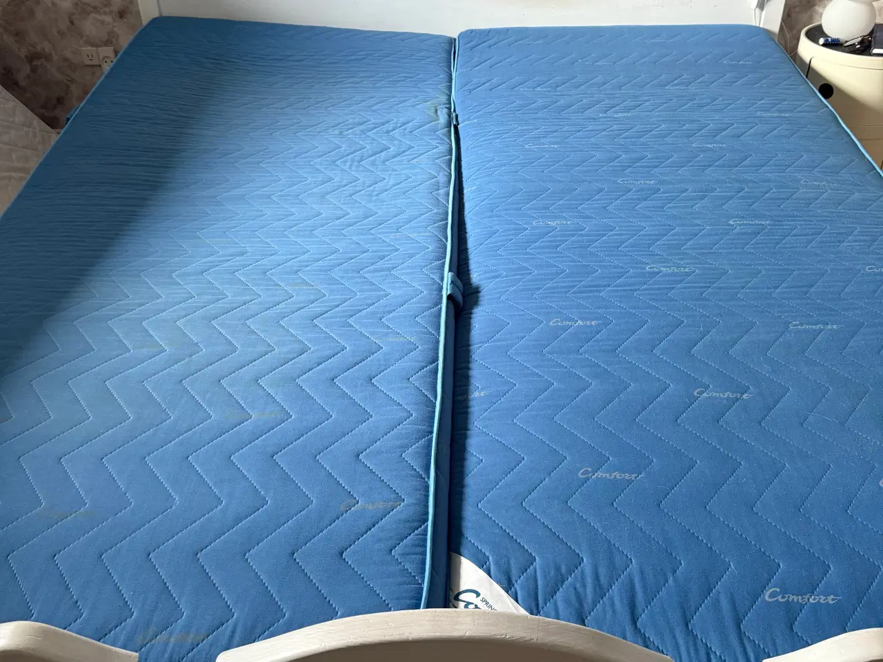 Billede 4 - Debbeltseng i træ med lameller