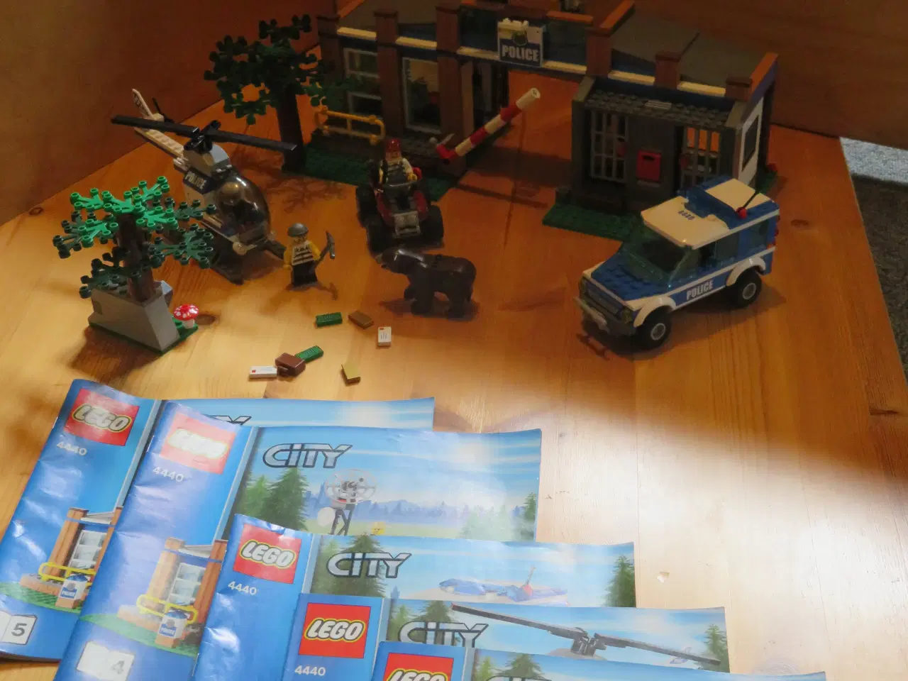 Billede 3 - Lego City, LEGO nummer 4440, Forest Police Station