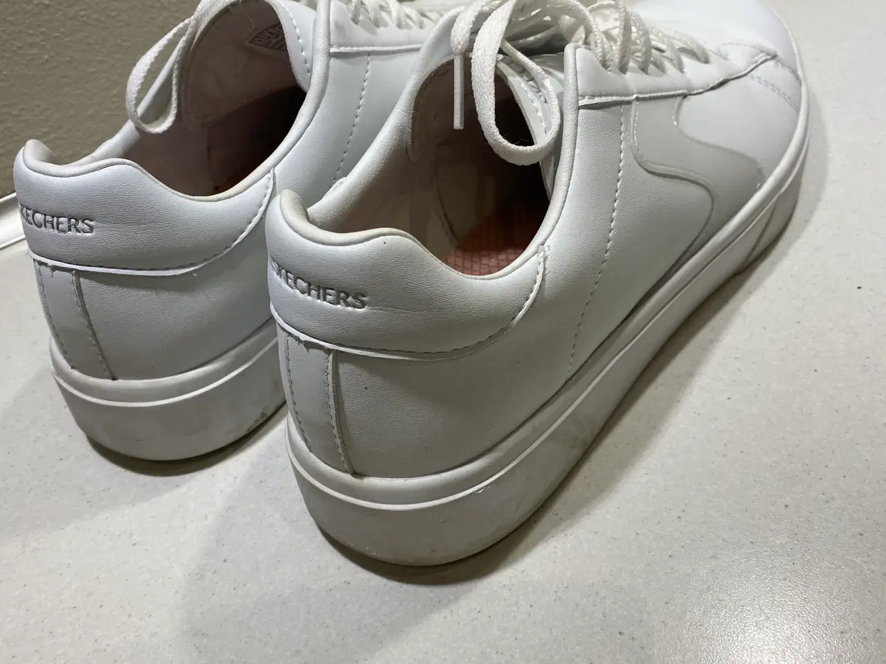 Billede 2 - Sketchers  hvide