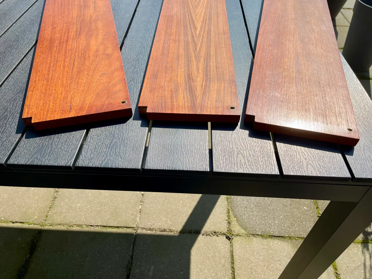 Billede 3 - Poul Cadovius teaktræshylder m. messingsindsats