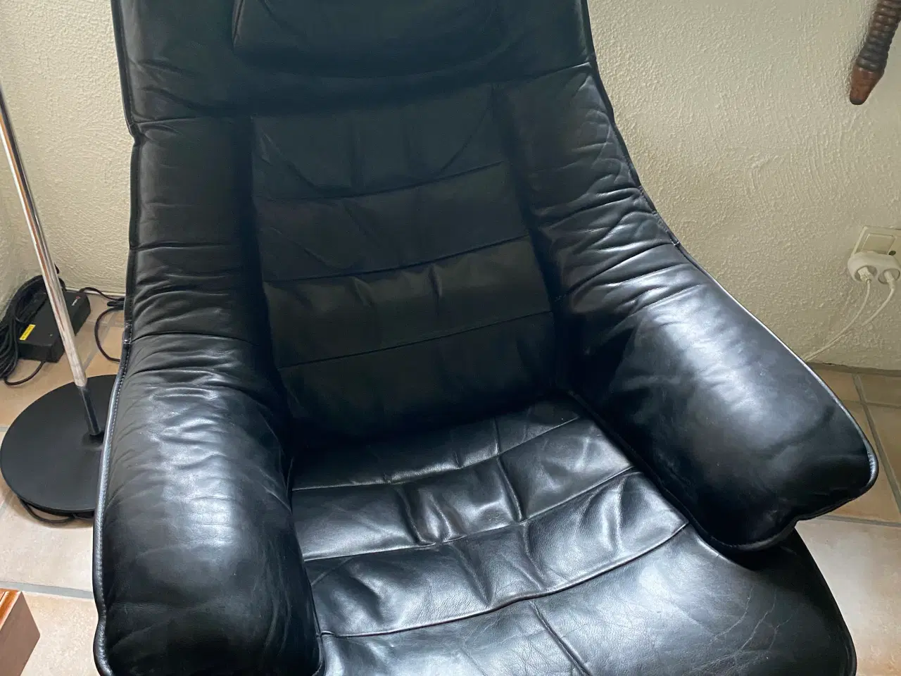 Billede 2 - Drejestol med sort læder 