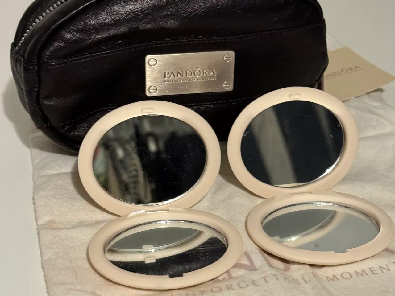 Billede 5 - Pandora kosmetikpung m. to spejle og stofpose