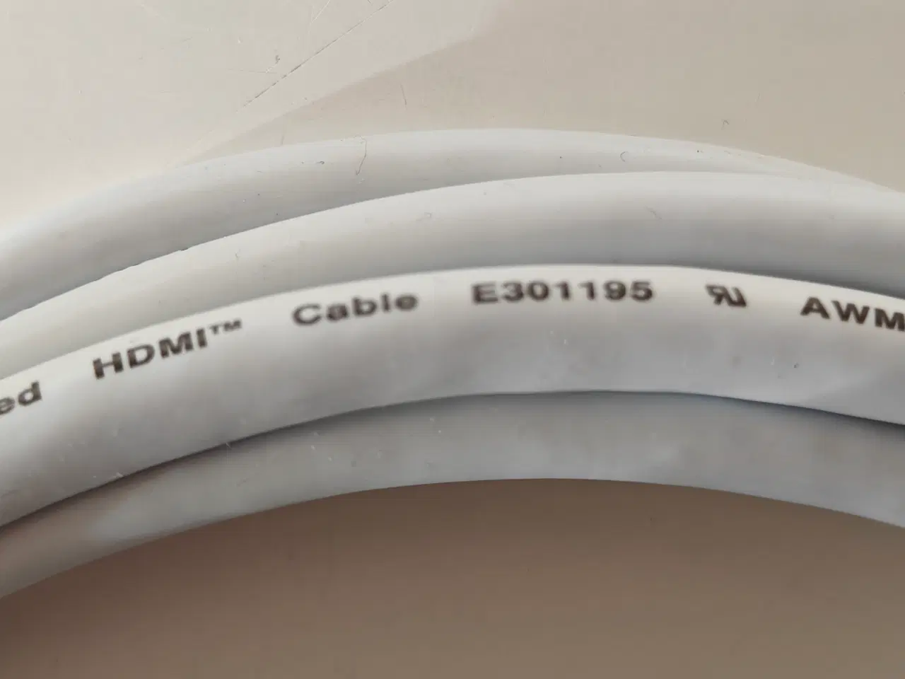 Billede 2 - 3m. hvid HDMI Ultra High speed kabel.